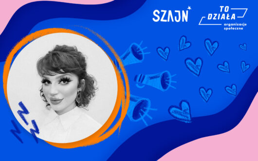 Czarno-białe zdjęcie Ani Berdowskiej na granatowym tle z dorysowanymi serduszkami i megafonami oraz logotypem Szajn i Organizacje społeczne To działa