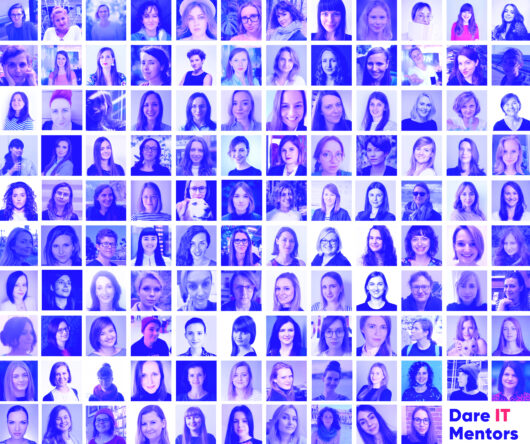Kolaż ponad 100 zdjęć kobiet w różny wieku - mentorek programu Dare IT